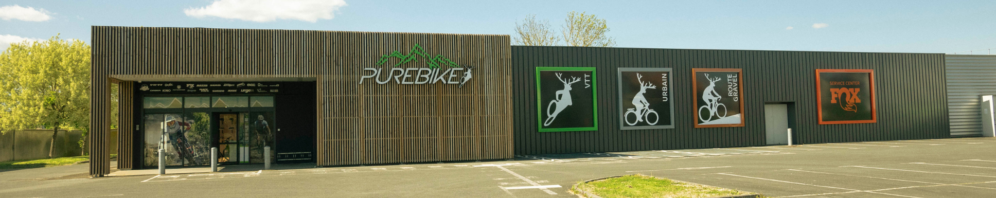 Devanture du magasin PureBike situé à St Maixent L'école, spécialiste dans la vente de matériel vélos et de pièces détachées